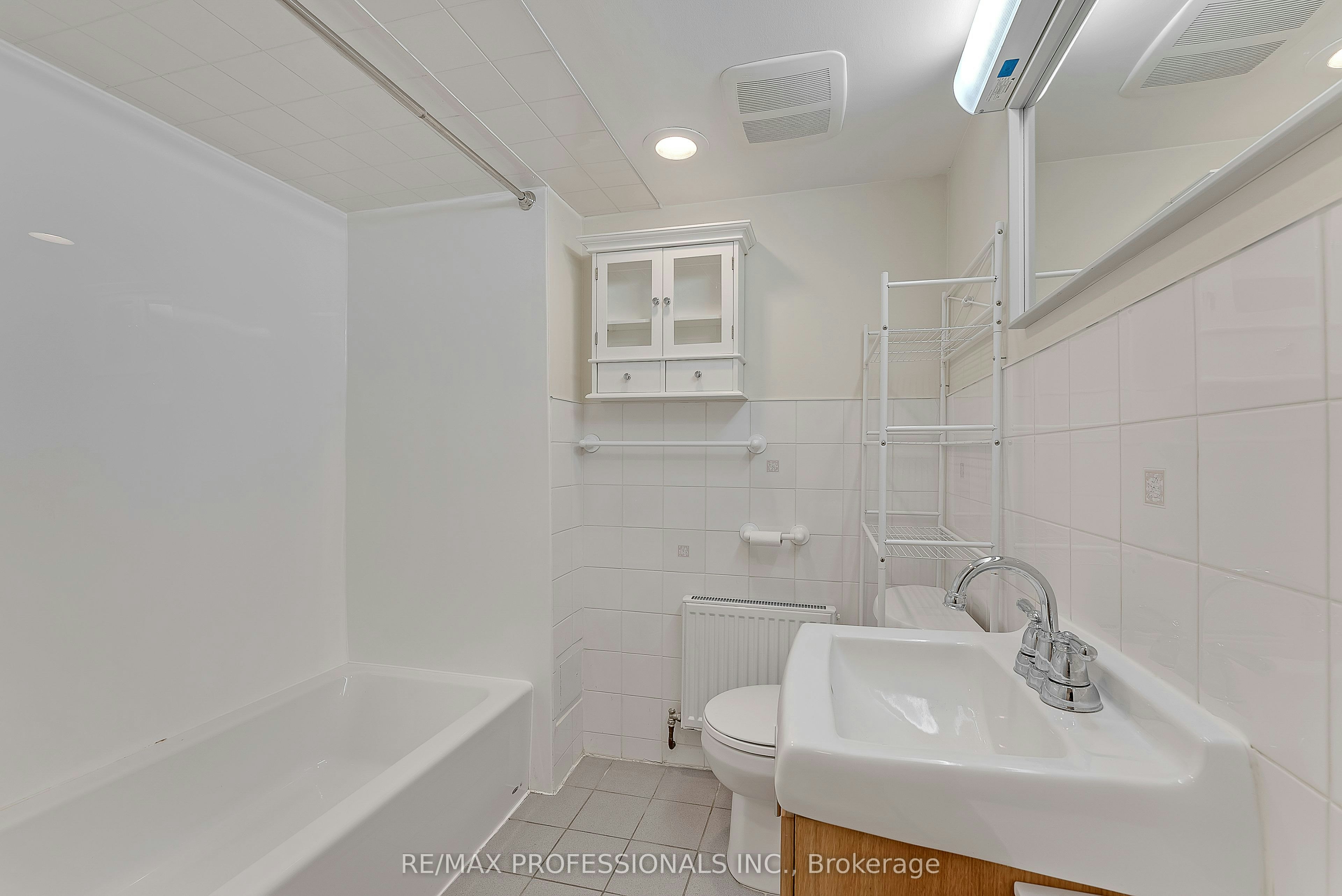 Lower-5B Old Mill Drive, Toronto, ON, M6S 4J7 - 15