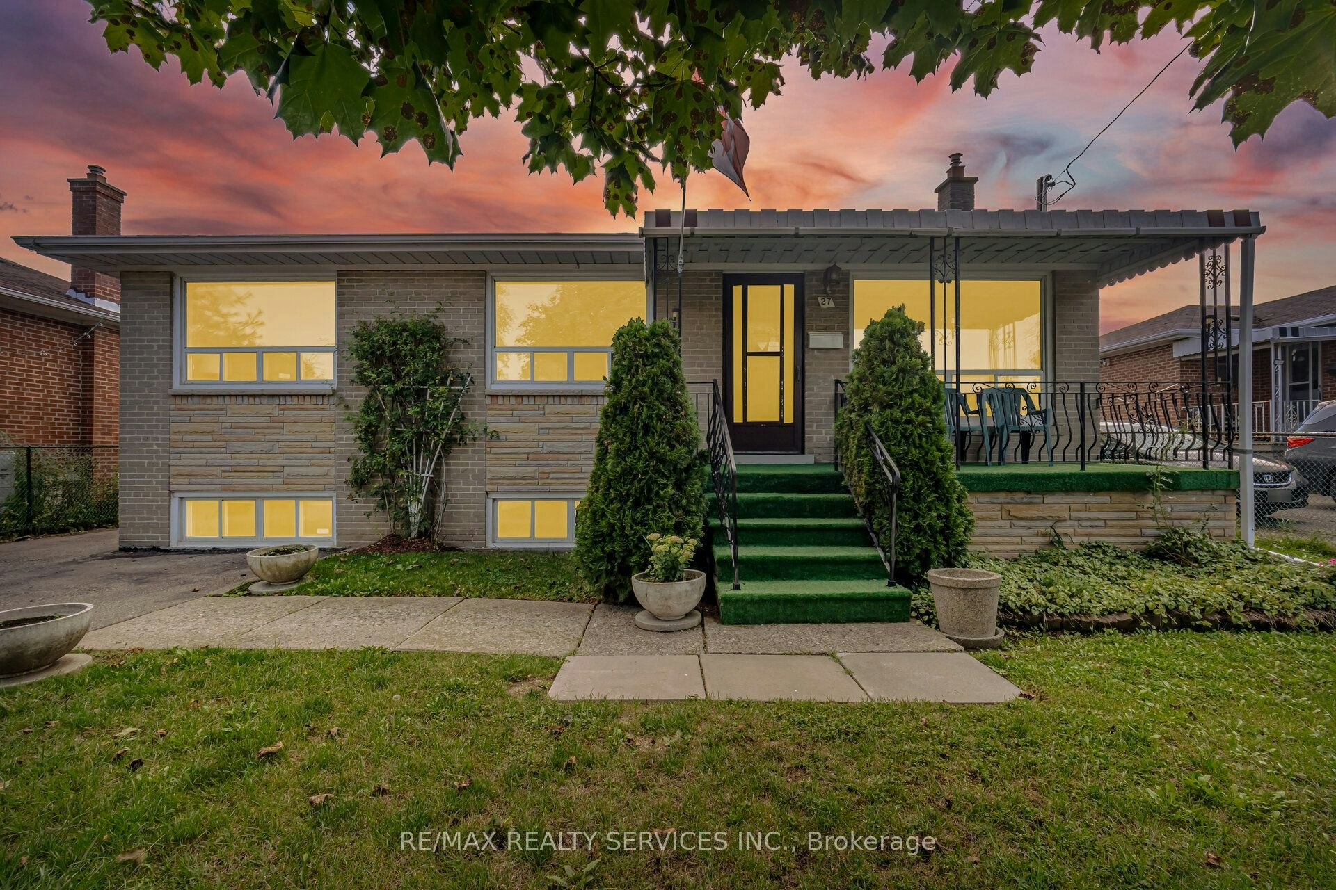 27 Edgemont Drive, Brampton, ON, L6V 1K9