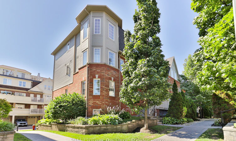4-740 Neighbourhood Circle