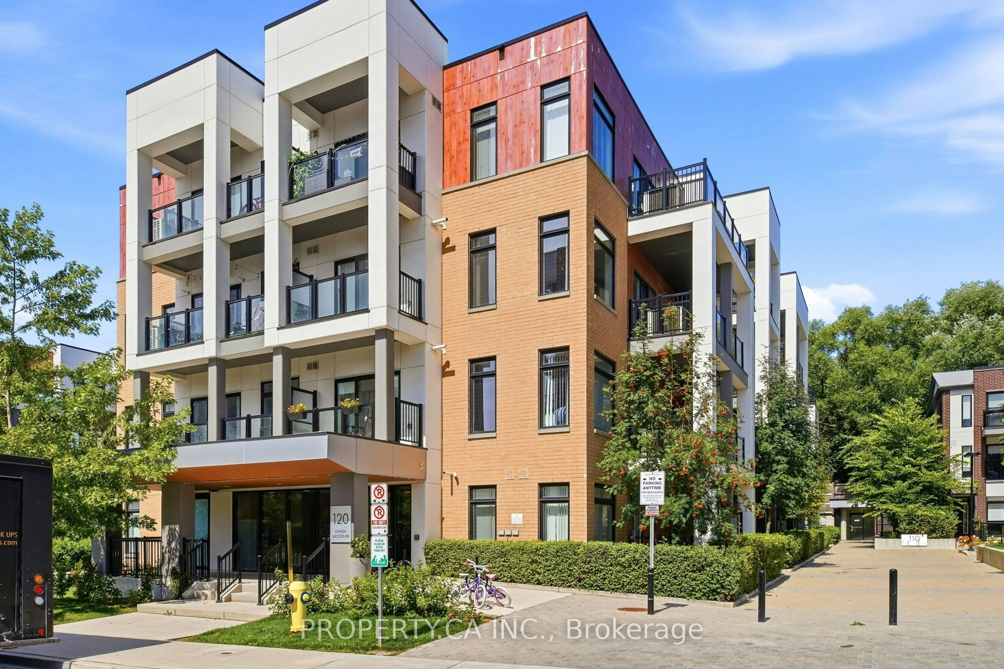 309-120 Canon Jackson Drive, Toronto, ON, M6M 0B7 - 3