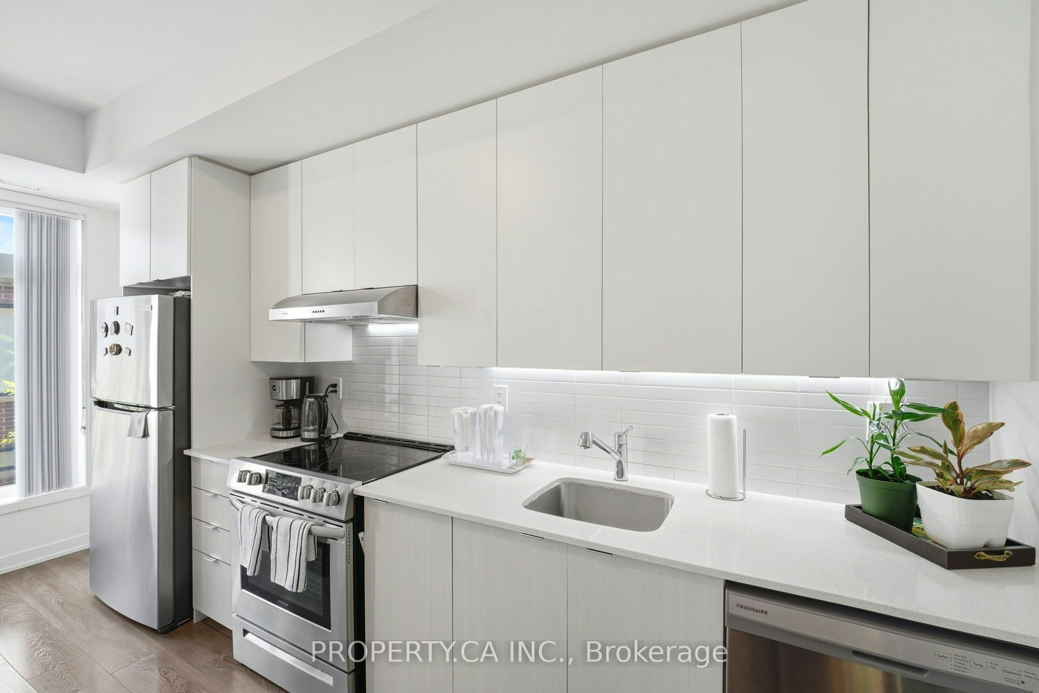 309-120 Canon Jackson Drive, Toronto, ON, M6M 0B7 - 18