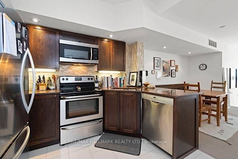 Main-228 Pacific Avenue, Toronto, ON, M6P 2P5 - 2