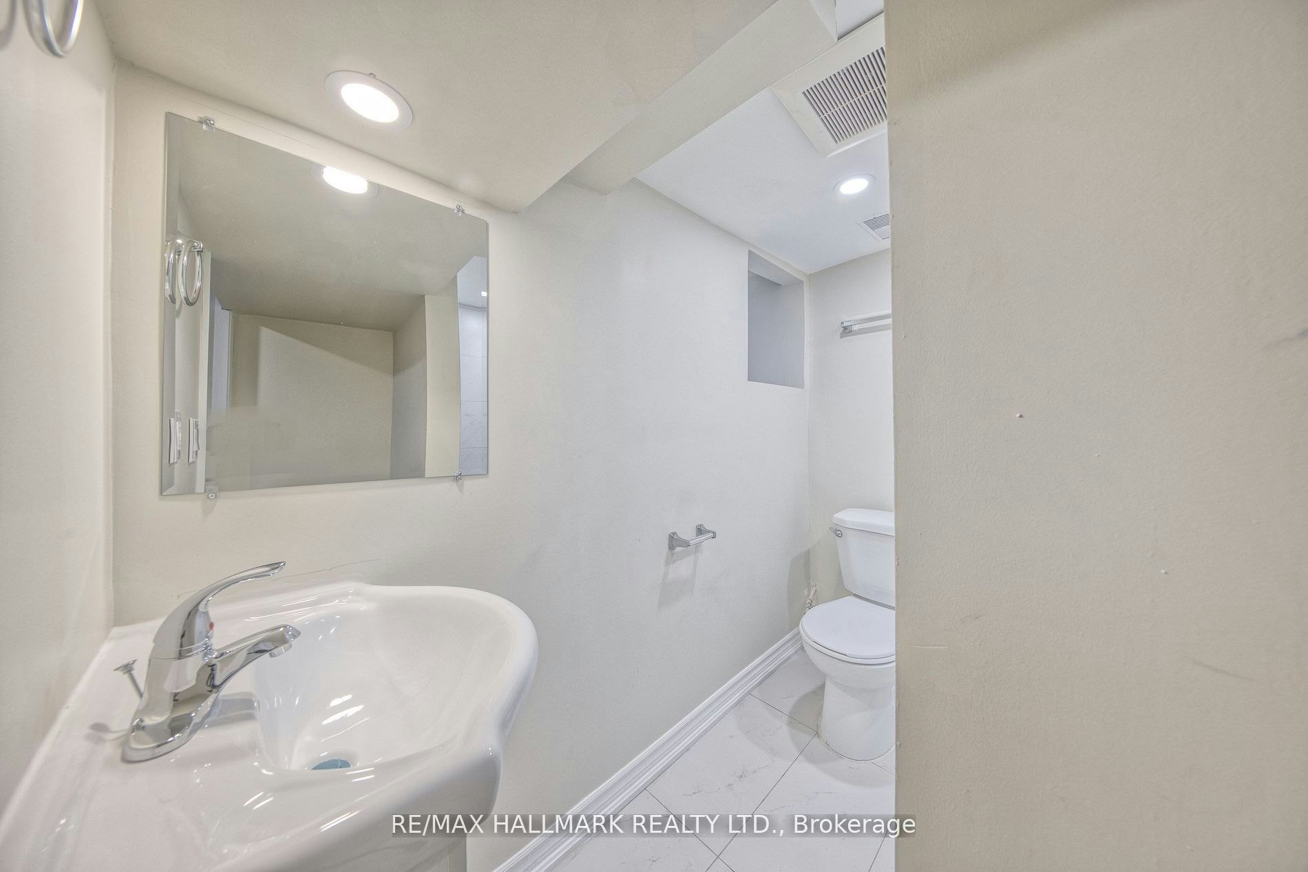 Bsmt-46 Springhurst Avenue, Toronto, ON, M6K 1B6 - 6