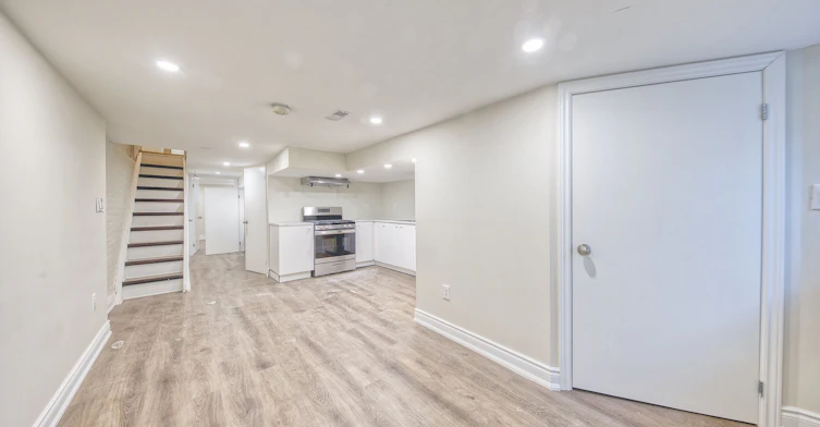 Bsmt-46 Springhurst Avenue, Toronto, ON, M6K 1B6 - 7