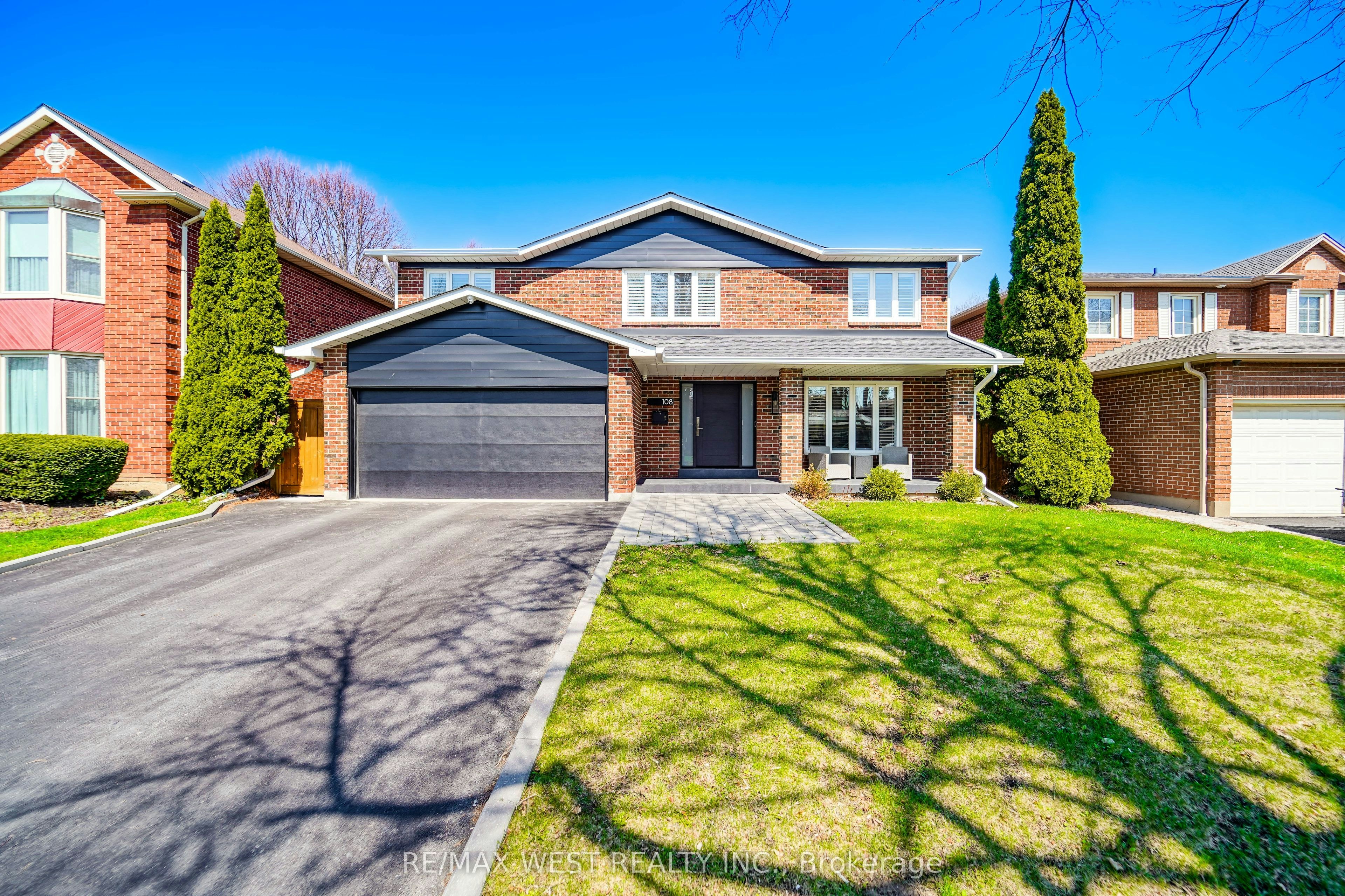 108 Poplar Heights Drive, Toronto, ON, M9A 4Z4