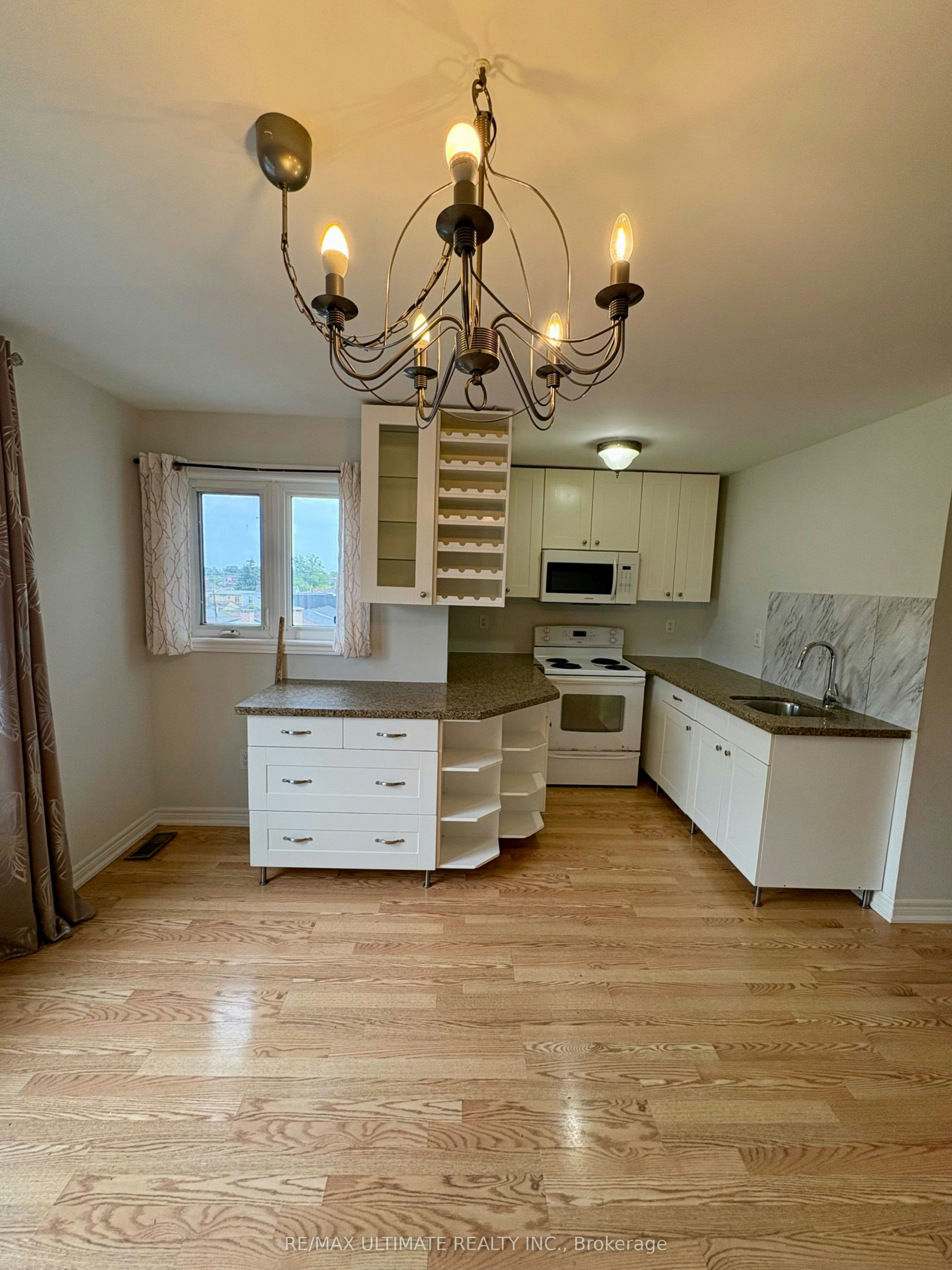 2nd Floor-315 Harvie Avenue, Toronto, ON, M6E 4L2 - 10