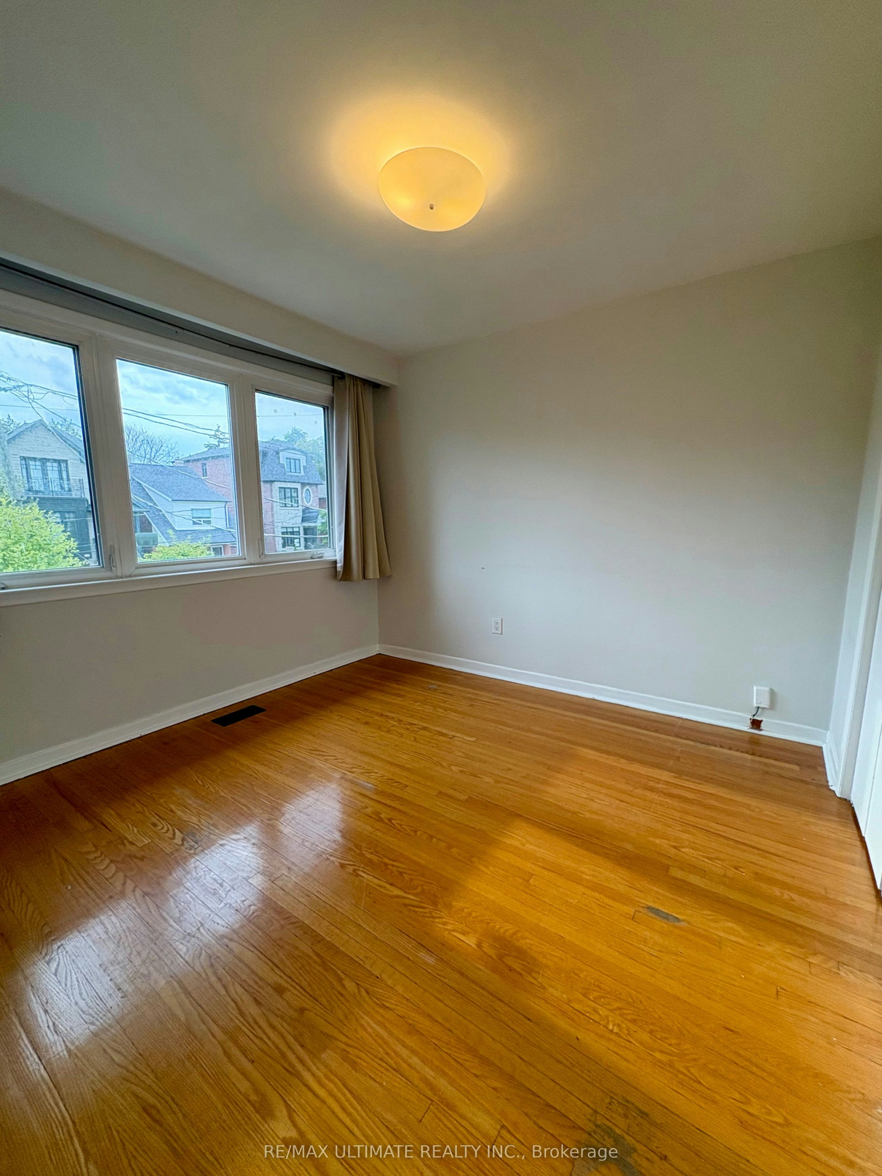 2nd Floor-315 Harvie Avenue, Toronto, ON, M6E 4L2 - 4