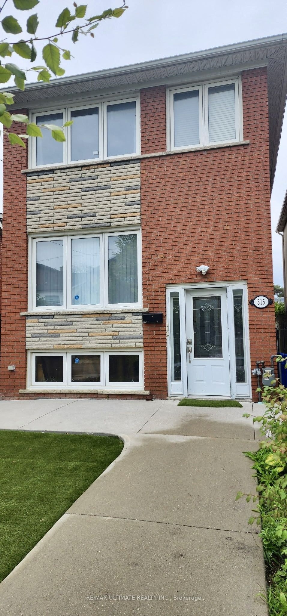 2nd Floor-315 Harvie Avenue, Toronto, ON, M6E 4L2