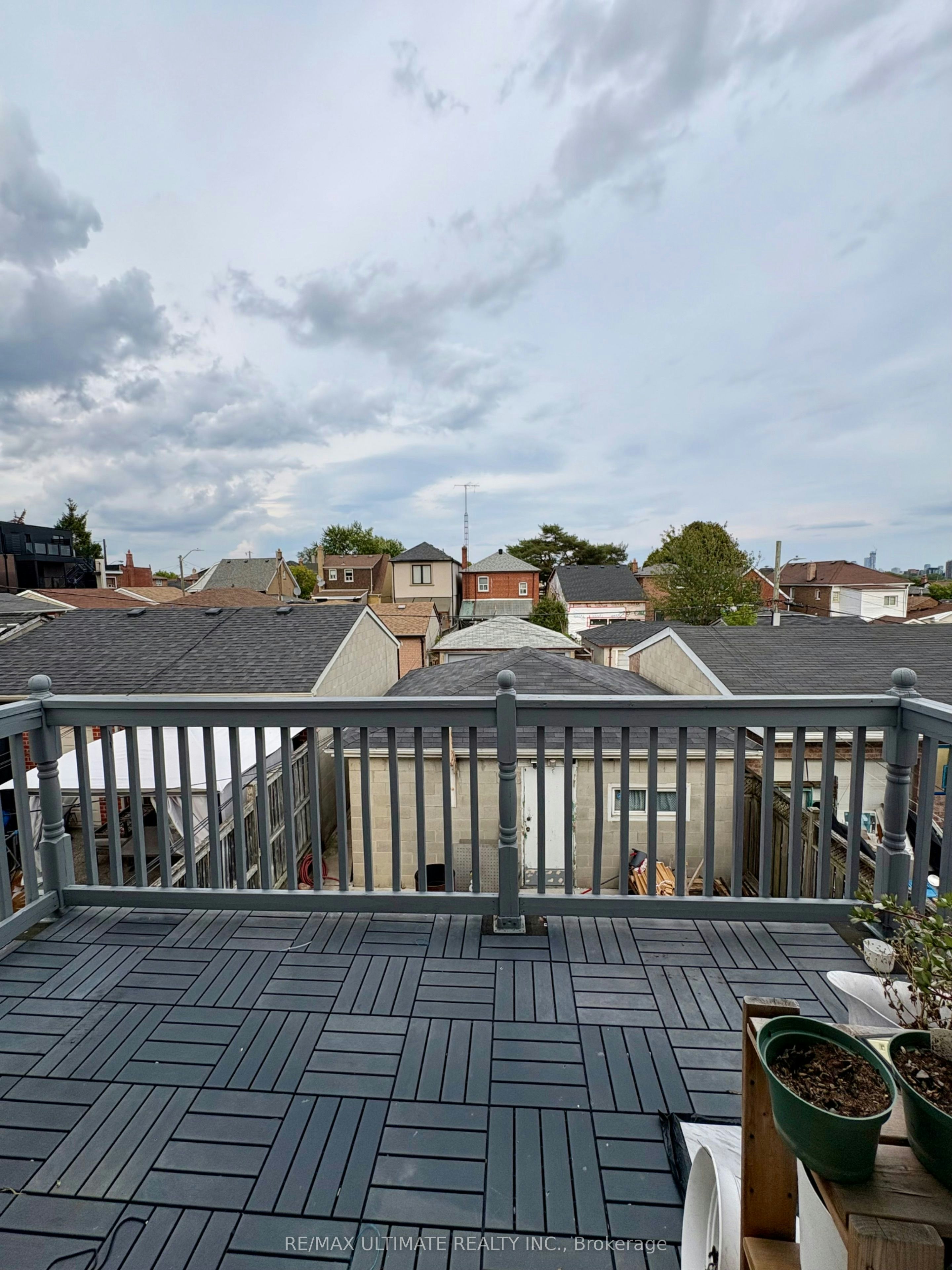 2nd Floor-315 Harvie Avenue, Toronto, ON, M6E 4L2 - 12