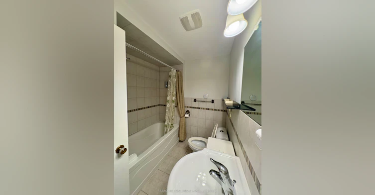 2nd Floor-315 Harvie Avenue, Toronto, ON, M6E 4L2 - 11