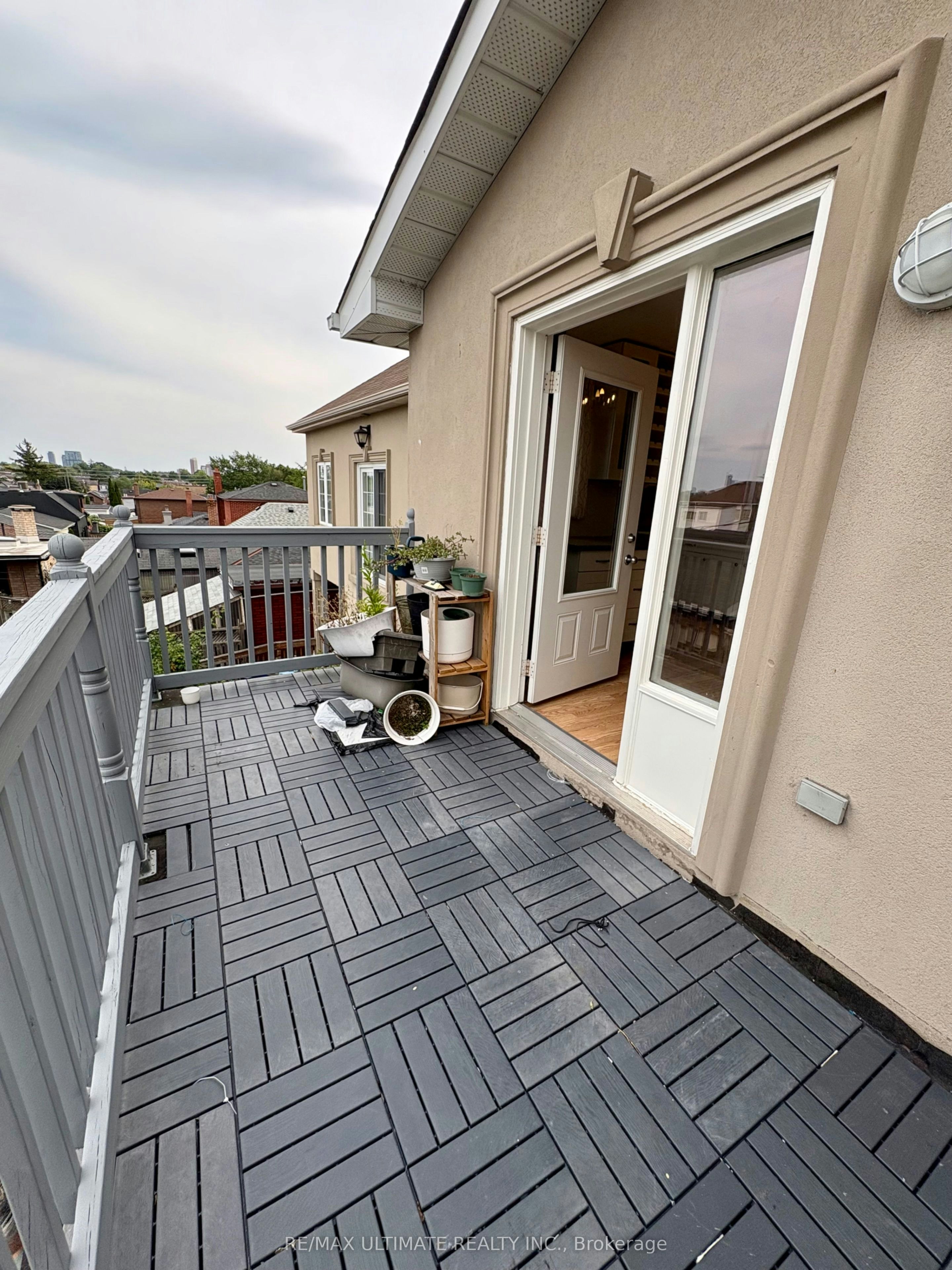 2nd Floor-315 Harvie Avenue, Toronto, ON, M6E 4L2 - 13