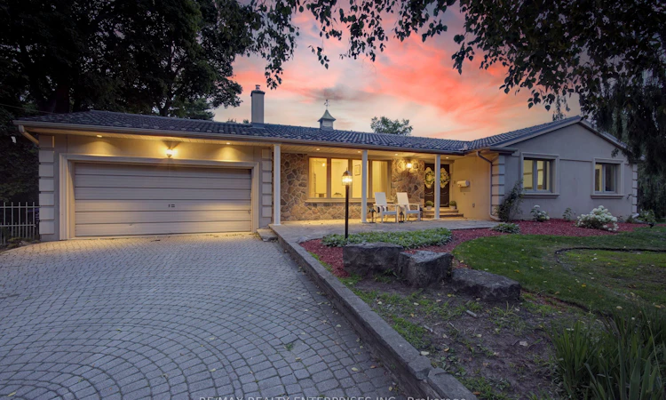 551 Cochise Crescent