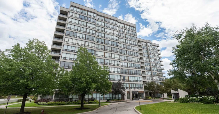 903-10 Laurelcrest Street N, Brampton, ON, L6S 5Y3