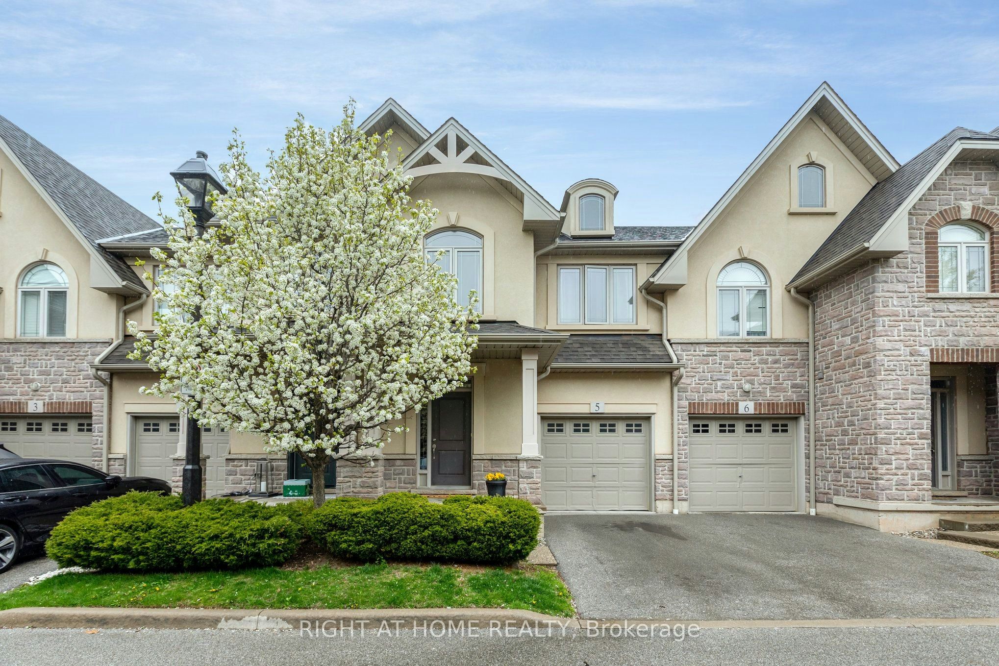 5-5056 New Street, Burlington, ON, L7L 1V1