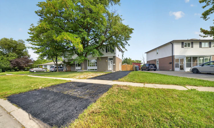 8 Earnscliffe Gate