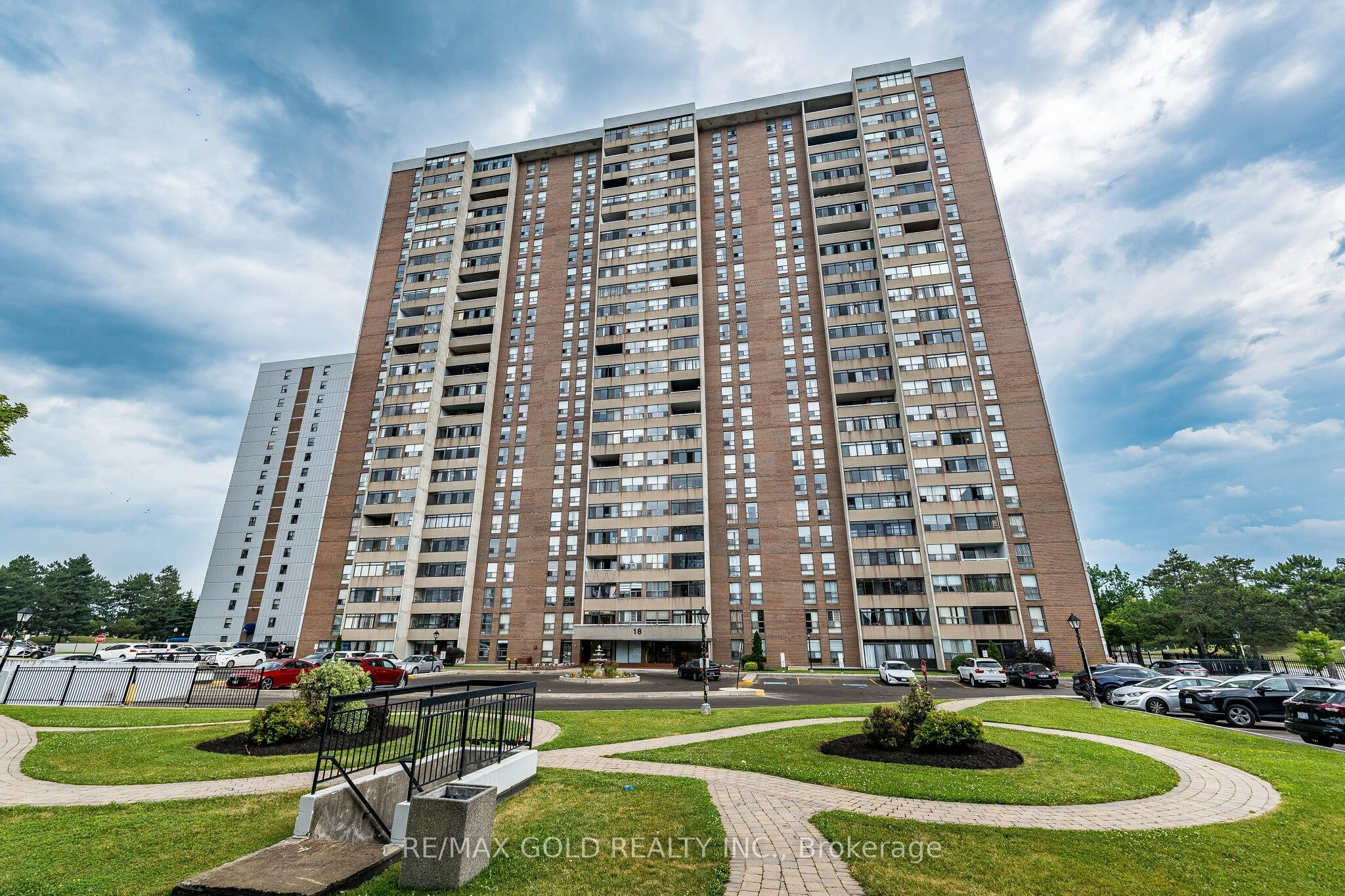 508-18 Knightsbridge Road, Brampton, ON, L6T 3X5