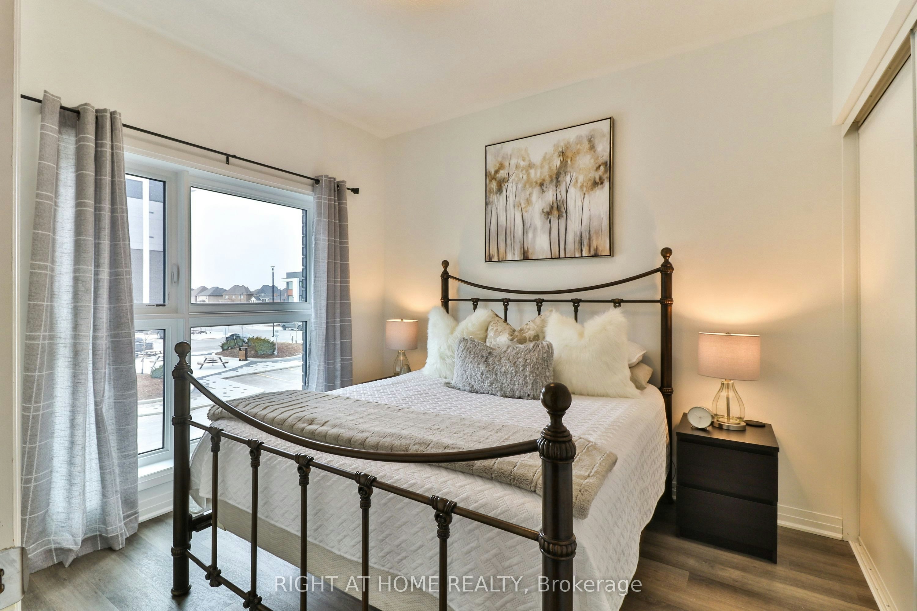 202-102 Grovewood Common, Oakville, ON, L6H 0X2 - 4