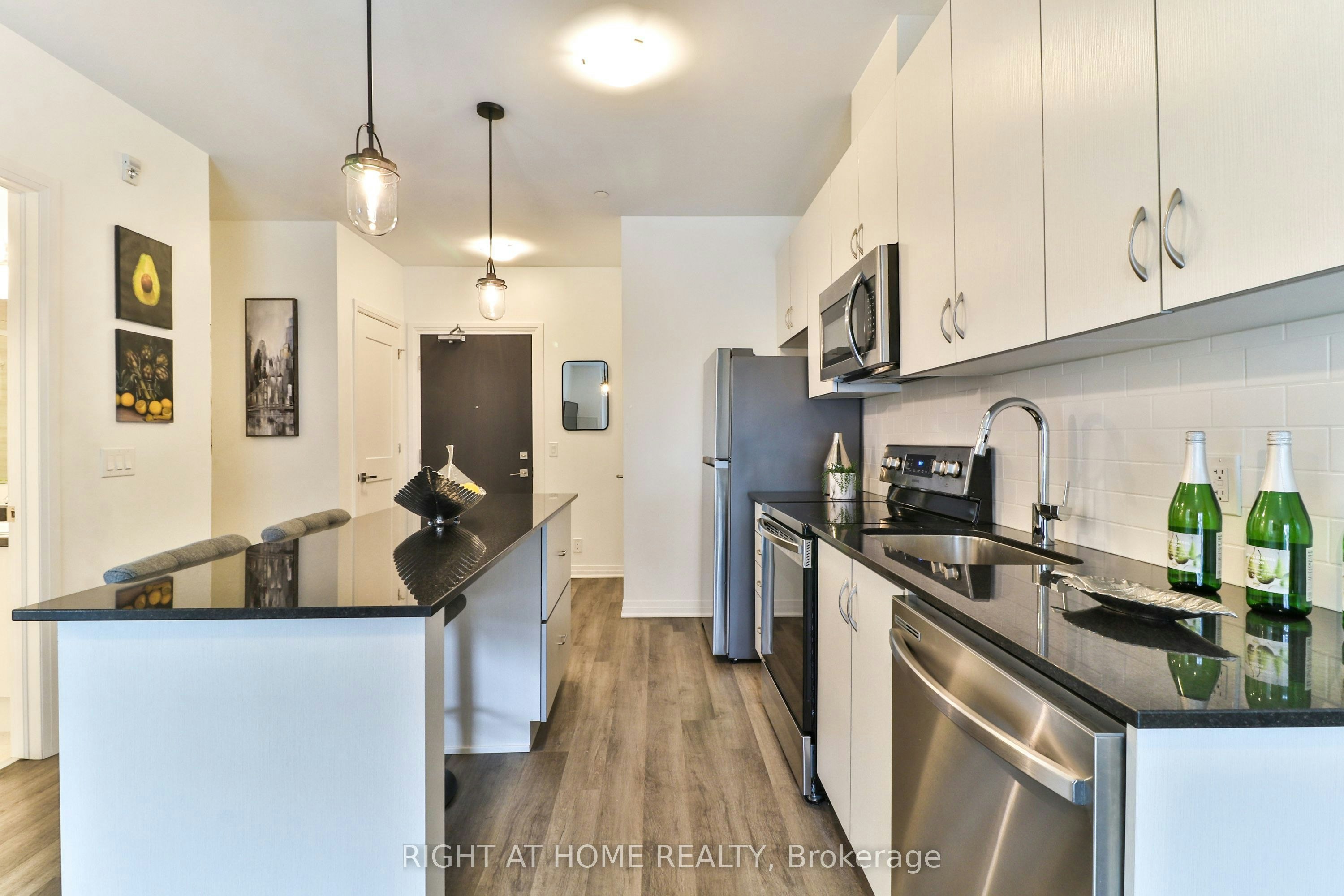 202-102 Grovewood Common, Oakville, ON, L6H 0X2 - 3