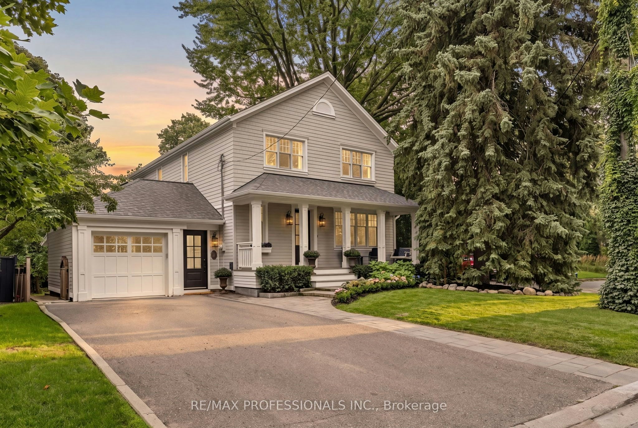 7 Bannon Avenue, Toronto, ON, M8X 1T6