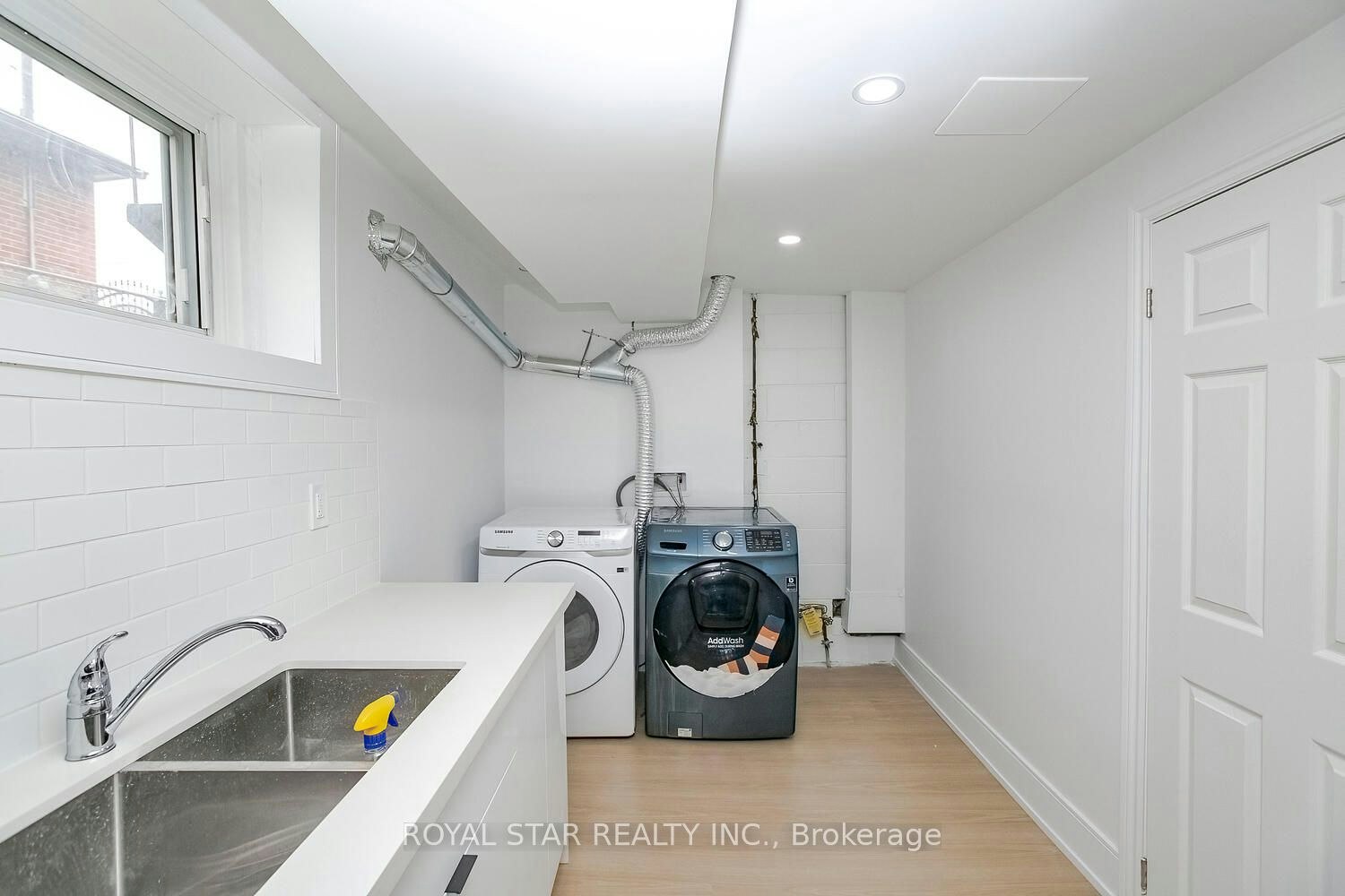 Upper-114 Wincott Drive, Toronto, ON, M9P 2P6 - 6