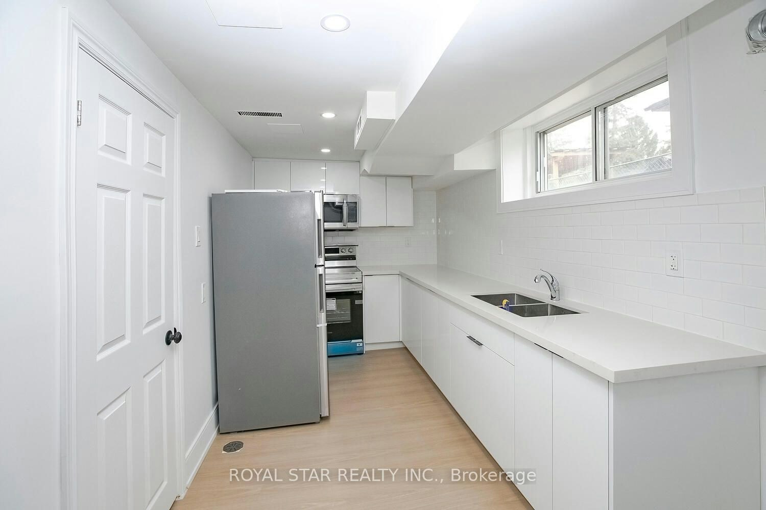 Upper-114 Wincott Drive, Toronto, ON, M9P 2P6 - 5