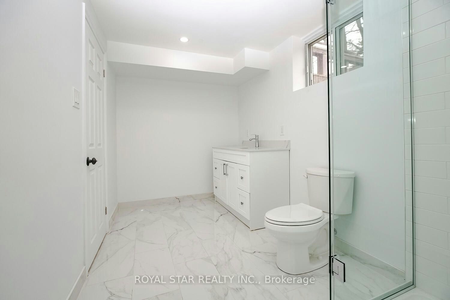 Upper-114 Wincott Drive, Toronto, ON, M9P 2P6 - 9
