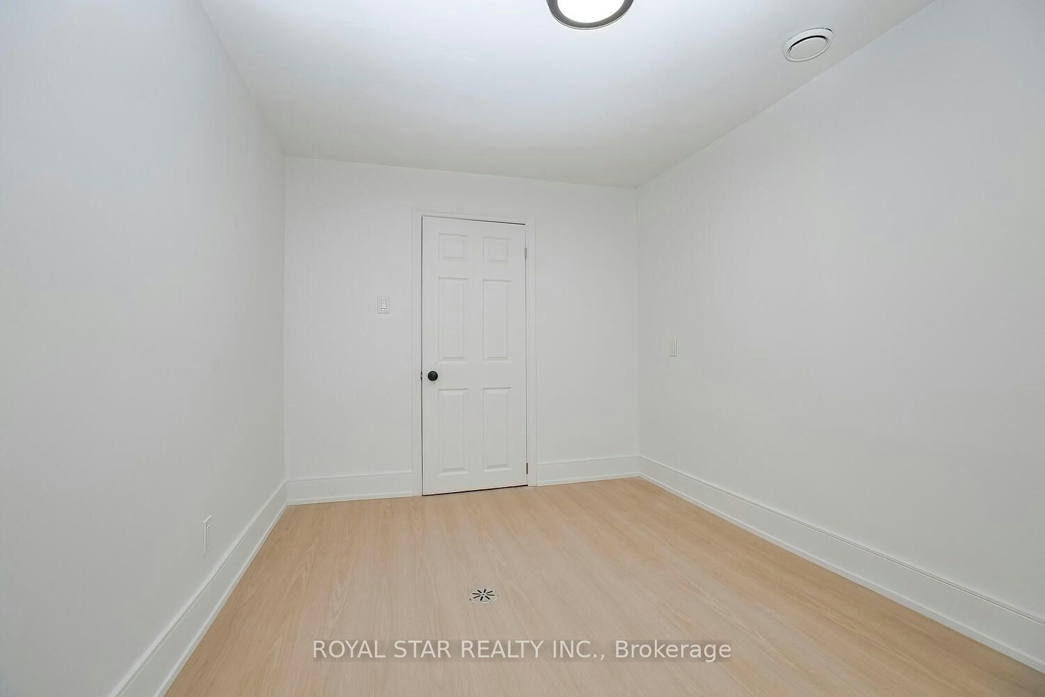 Upper-114 Wincott Drive, Toronto, ON, M9P 2P6 - 7