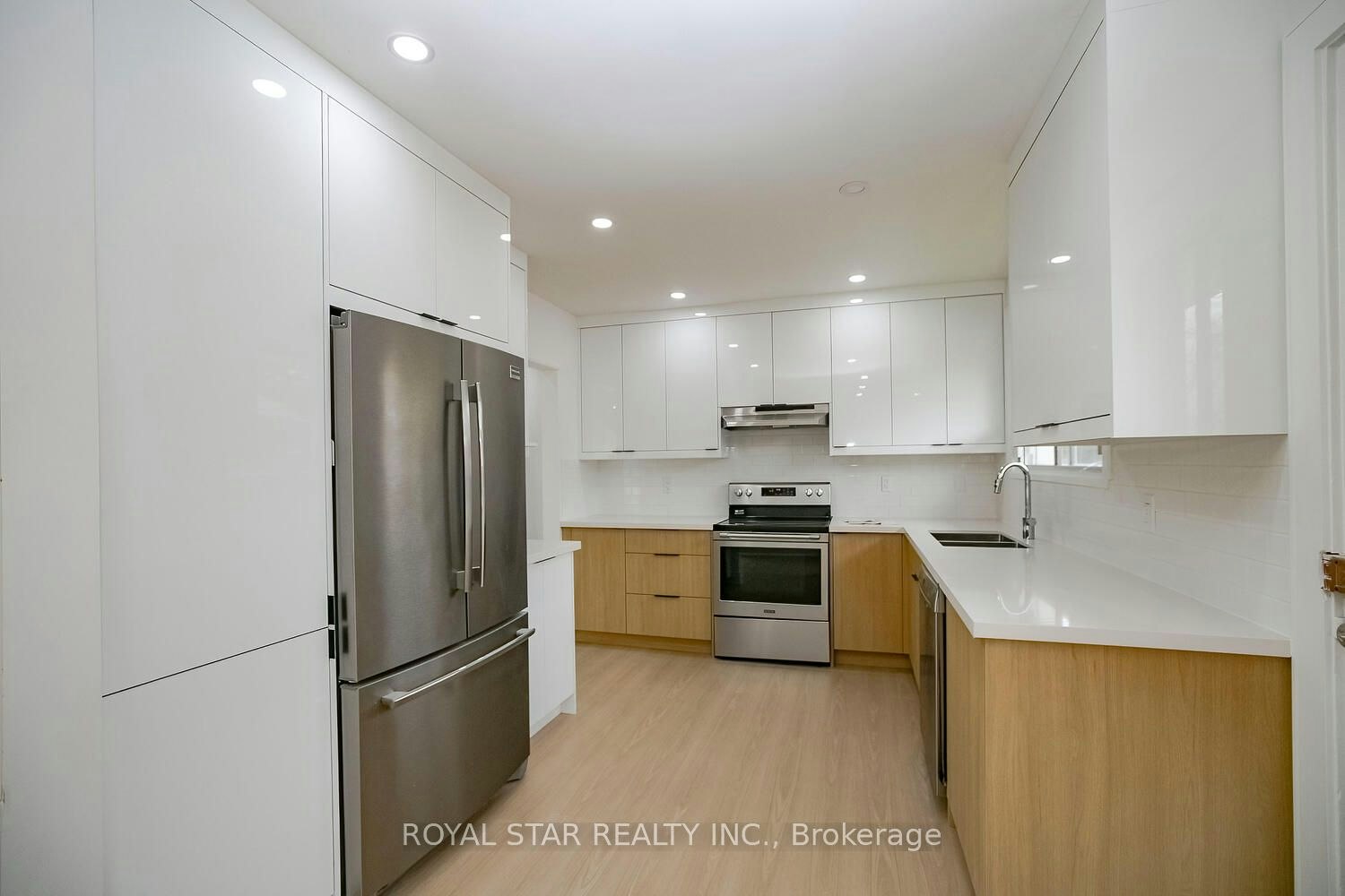 Upper-114 Wincott Drive, Toronto, ON, M9P 2P6 - 11