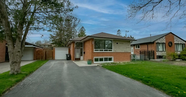 Upper-114 Wincott Drive, Toronto, ON, M9P 2P6