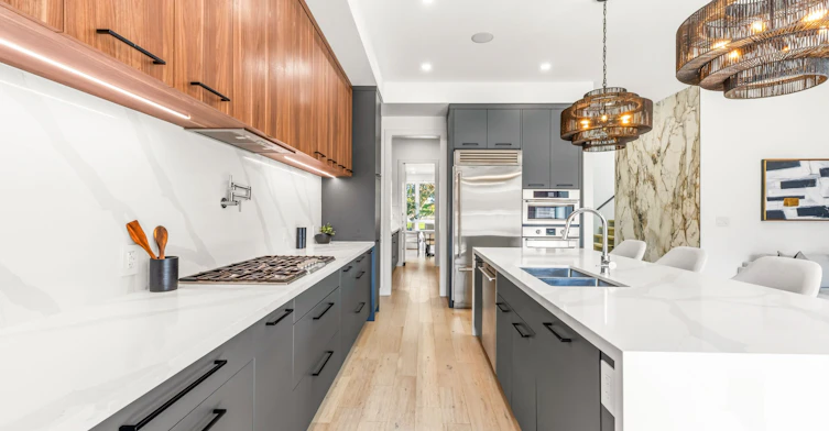 24 Twenty First Street, Toronto, ON, M8V 3L7 - 11