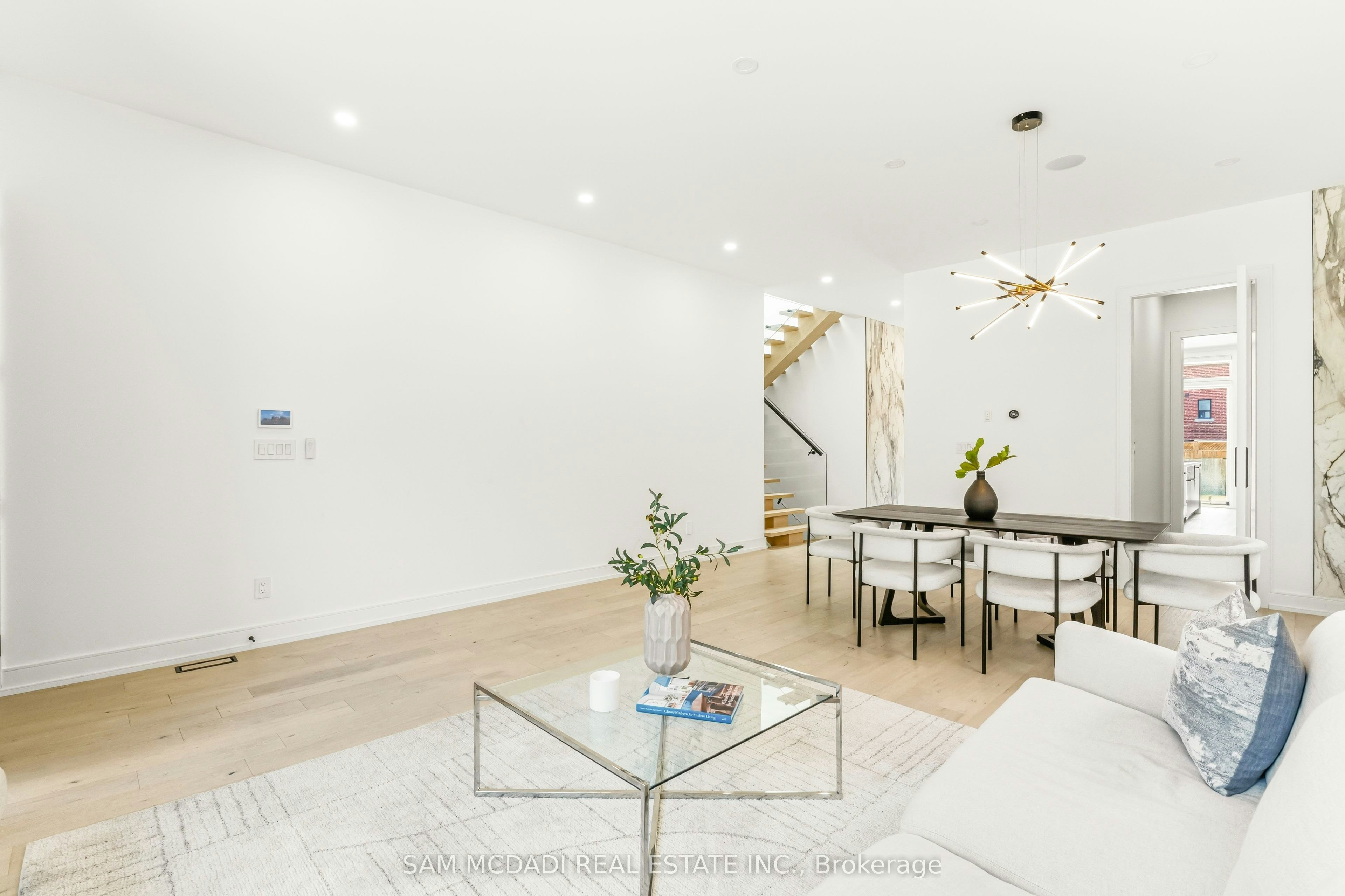 24 Twenty First Street, Toronto, ON, M8V 3L7 - 7