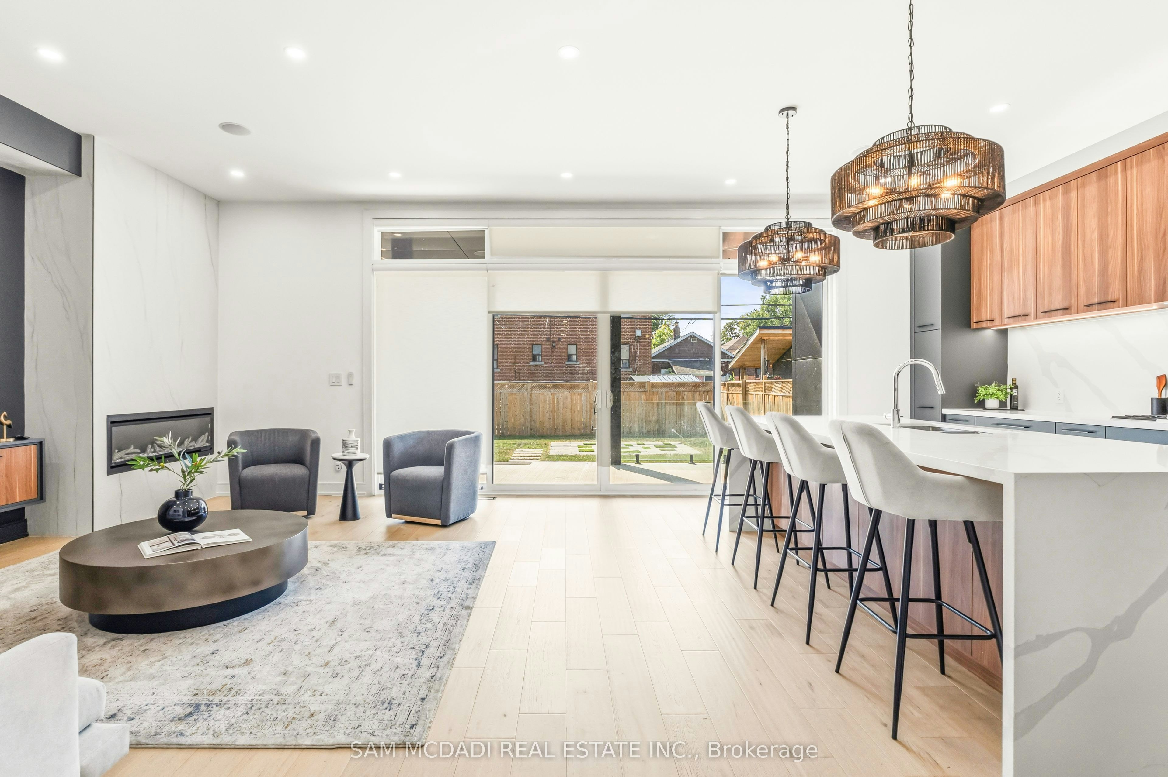 24 Twenty First Street, Toronto, ON, M8V 3L7 - 9