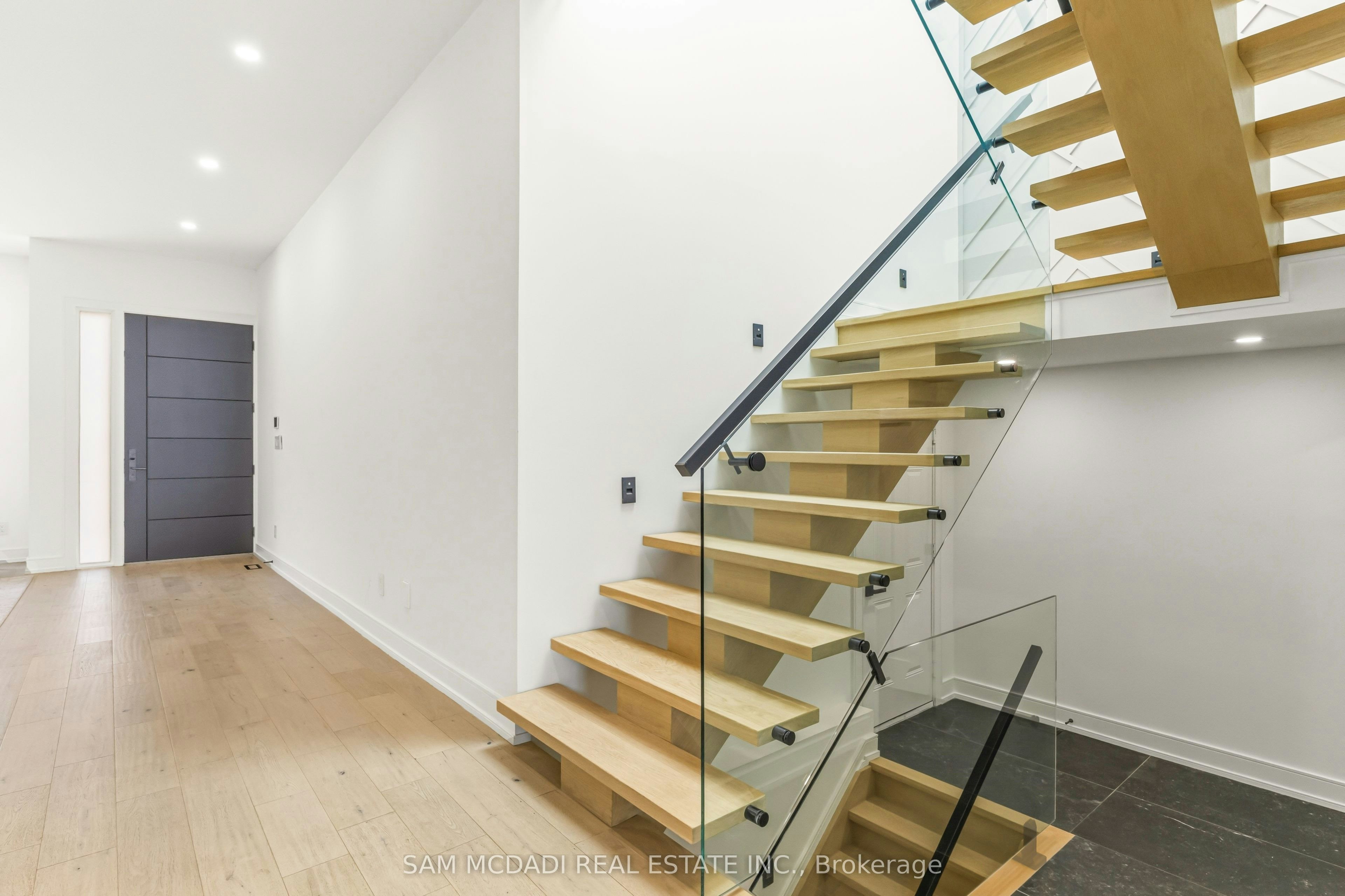 24 Twenty First Street, Toronto, ON, M8V 3L7 - 3
