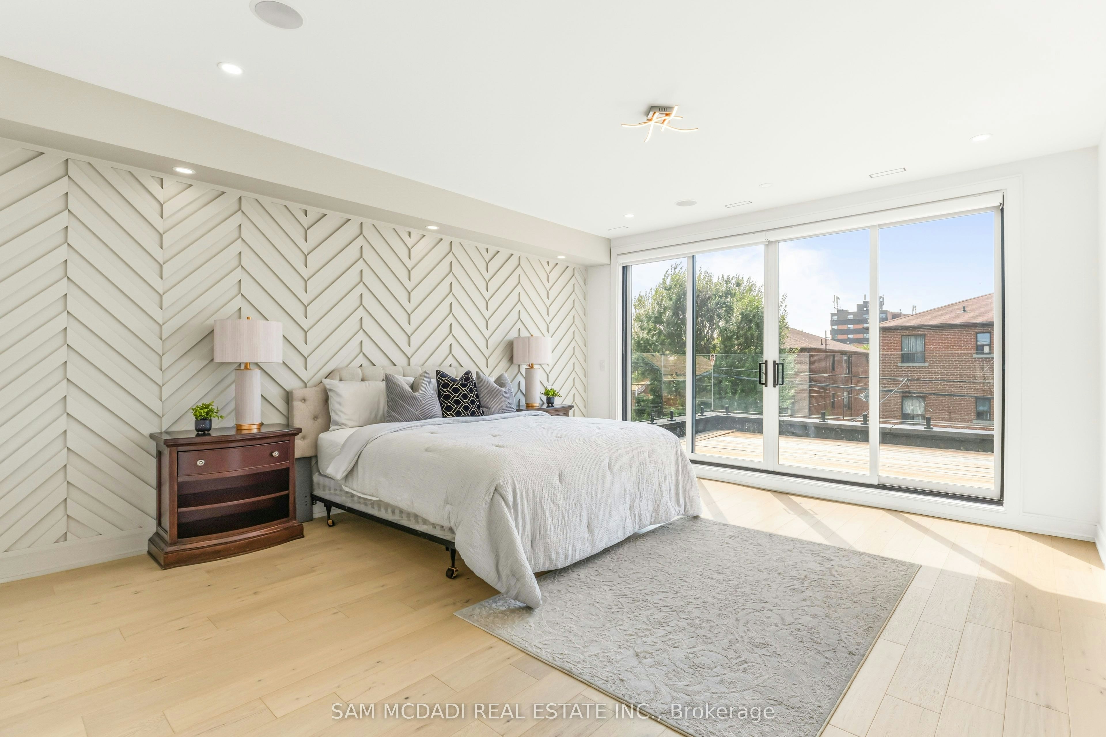 24 Twenty First Street, Toronto, ON, M8V 3L7 - 16