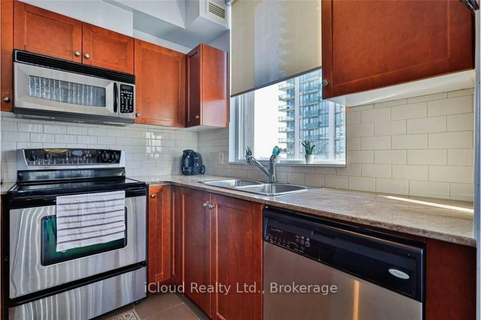 807-3504 Hurontario Street, Mississauga, ON, L5B 0B9 - 5