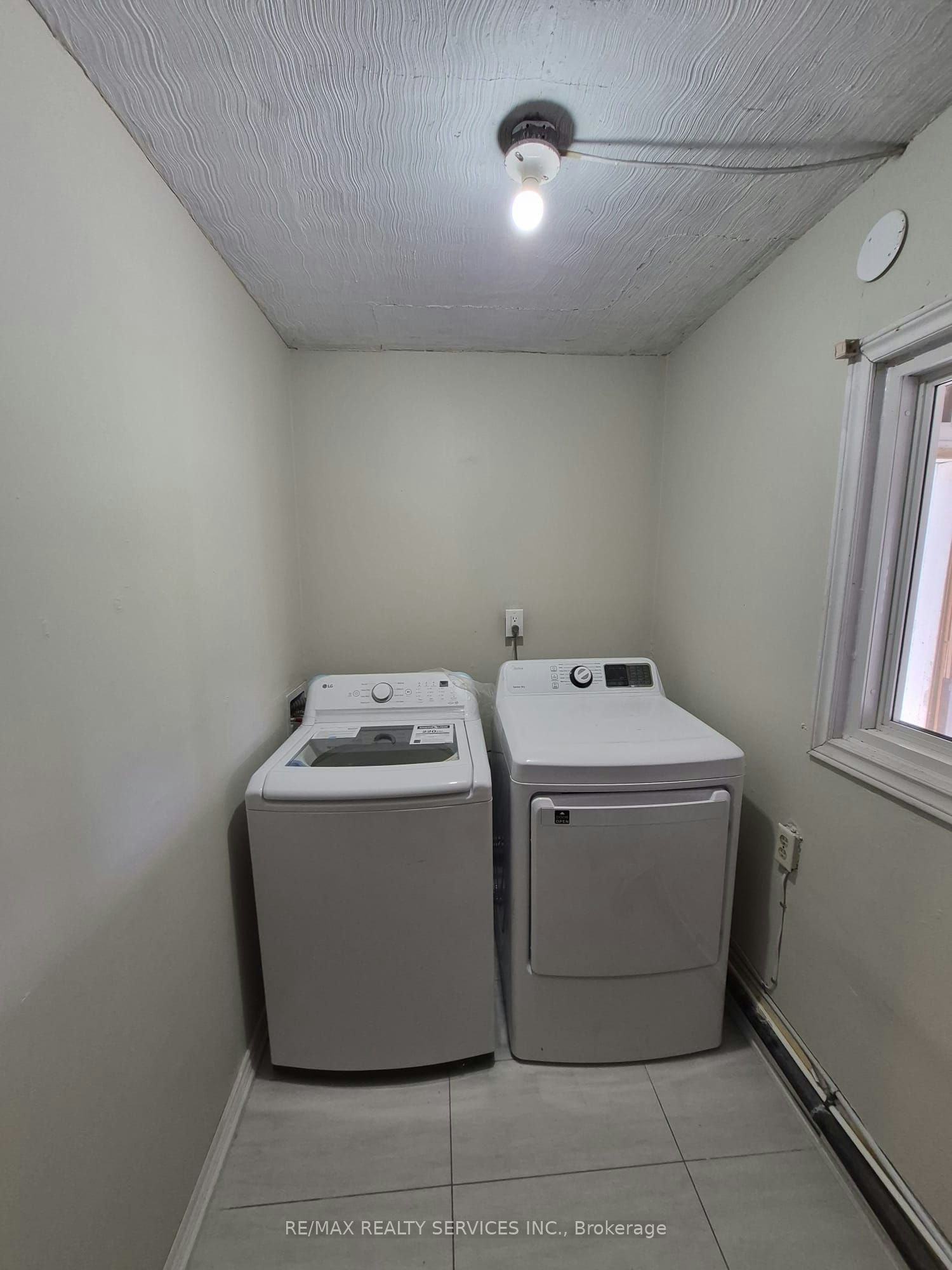 35 Jersey Avenue, Brampton, ON, L6W 1L5 - 11