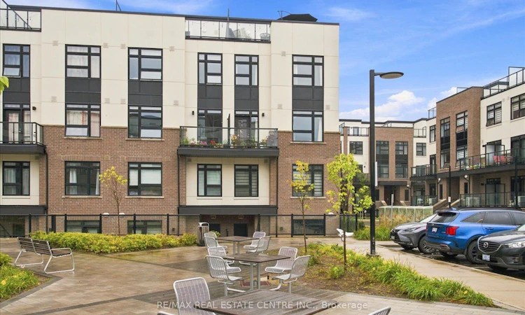 103-1597 Rose Way