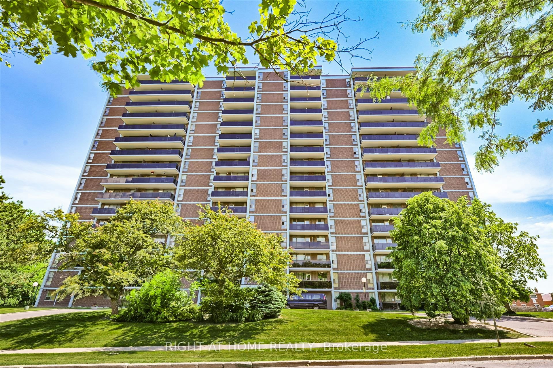 812-235 Grandravine Drive, Toronto, ON, M3N 1J2