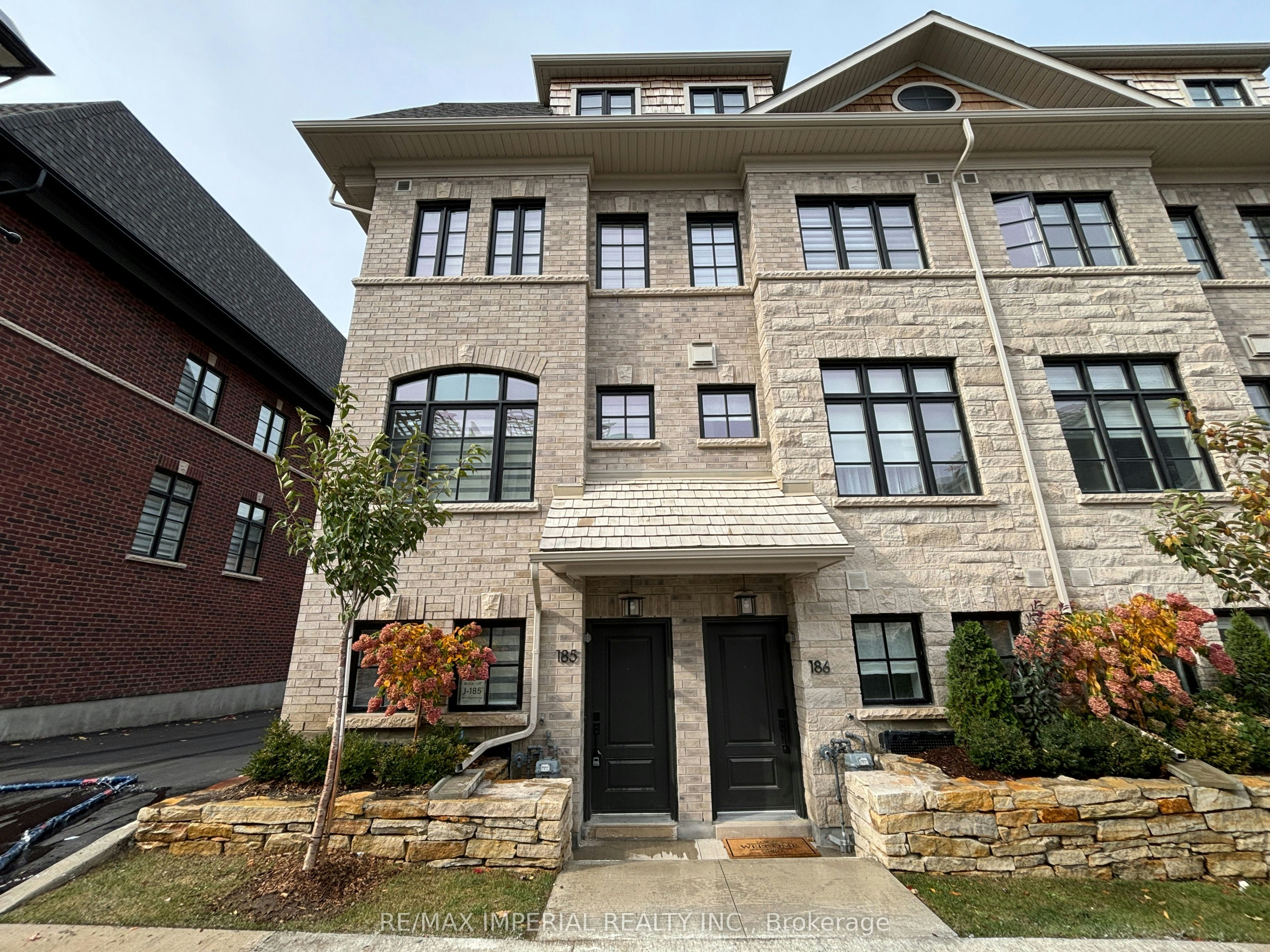 185-70 Lunar Crescent, Mississauga, ON, L5M 2R4