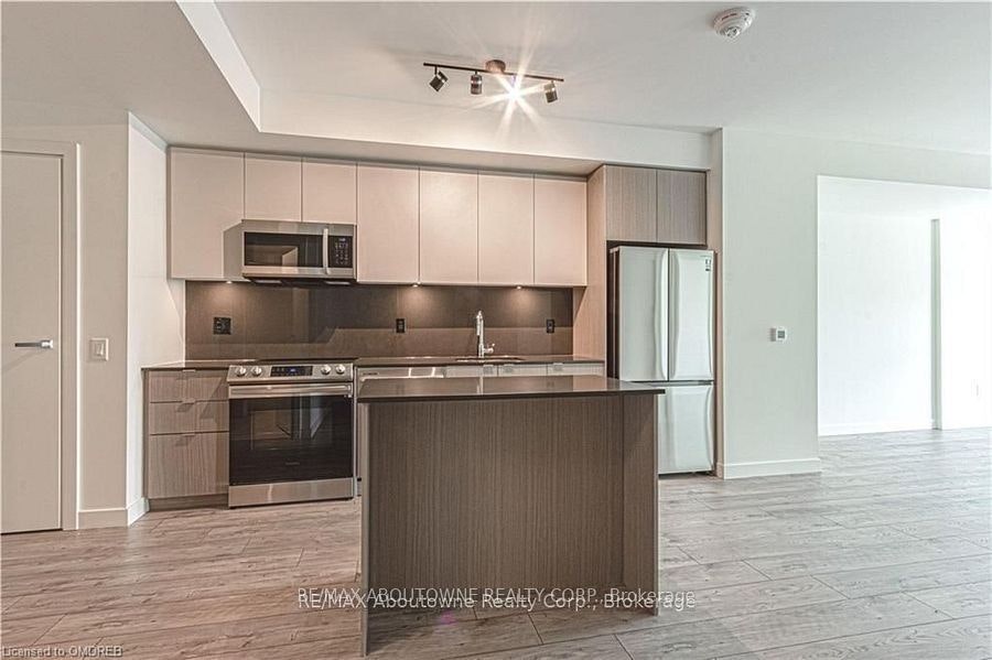 B0416-133 Bronte Road, Oakville, ON, L6L 3C1