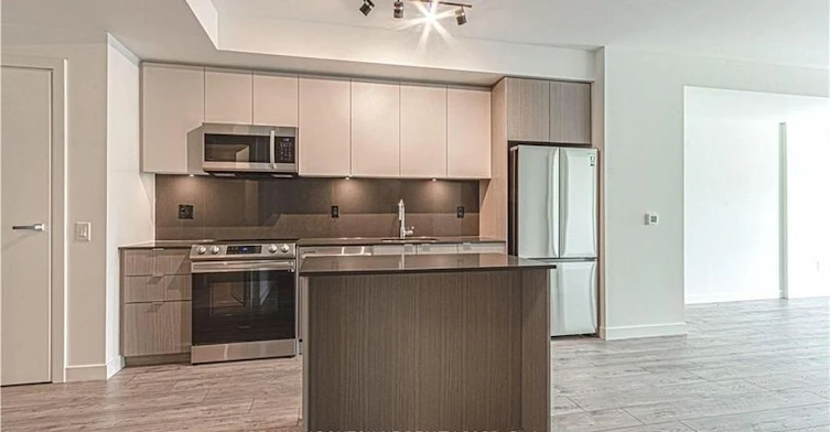 B0416-133 Bronte Road, Oakville, ON, L6L 3C1