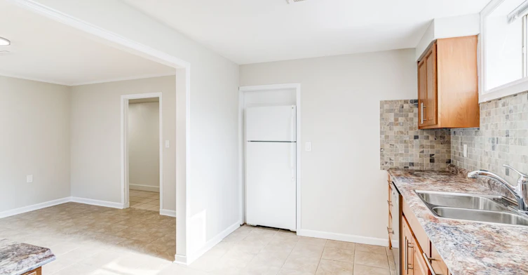 Bsmt-5 Paramount Court, Toronto, ON, M6M 2L3 - 12