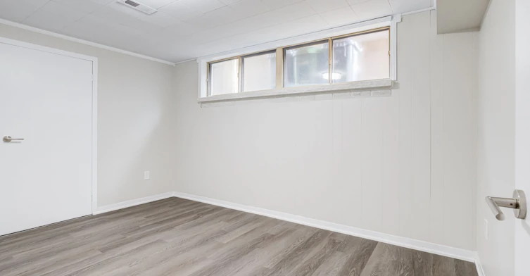 Bsmt-5 Paramount Court, Toronto, ON, M6M 2L3 - 17