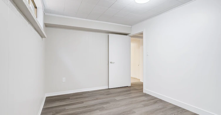Bsmt-5 Paramount Court, Toronto, ON, M6M 2L3 - 18