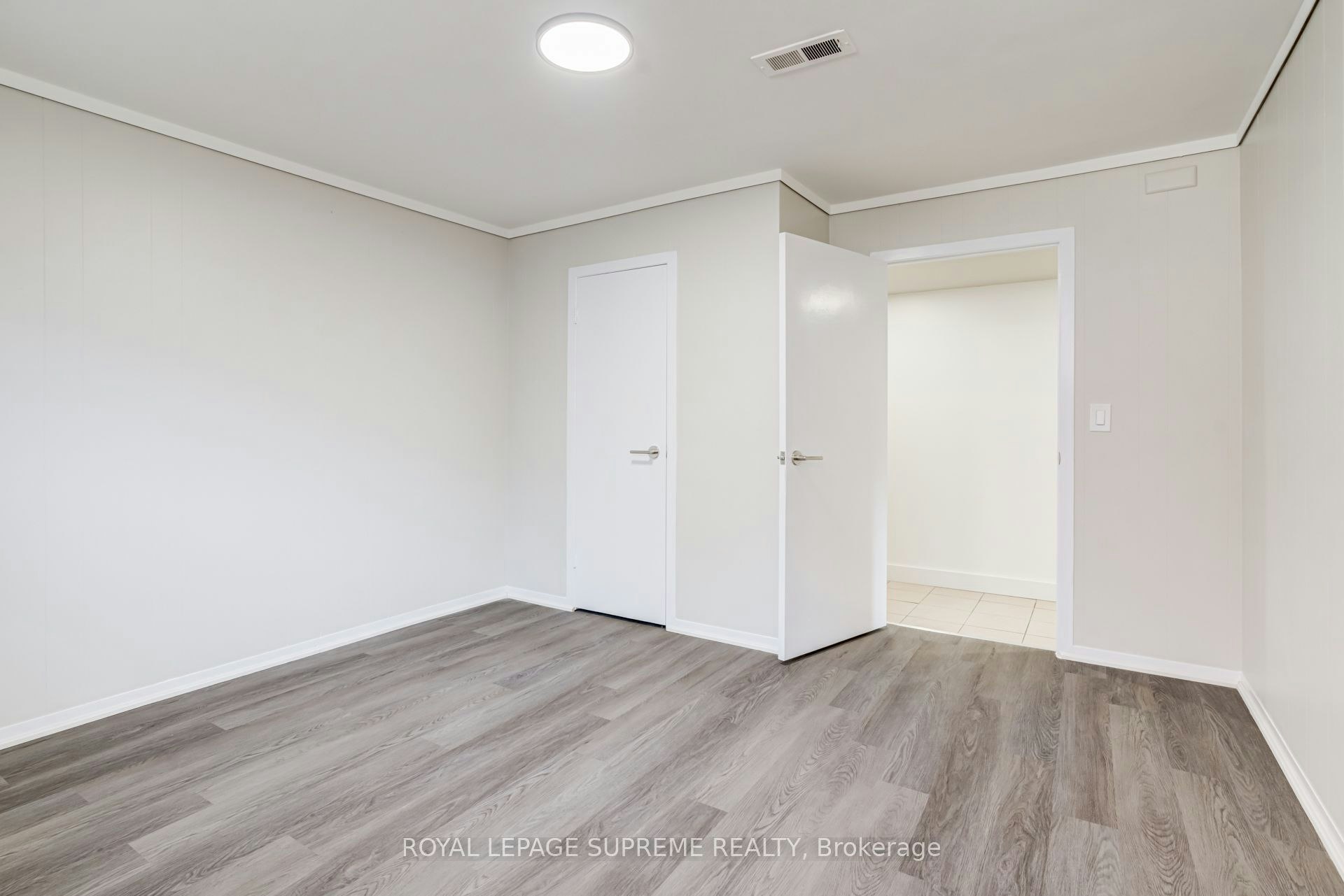 Bsmt-5 Paramount Court, Toronto, ON, M6M 2L3 - 16