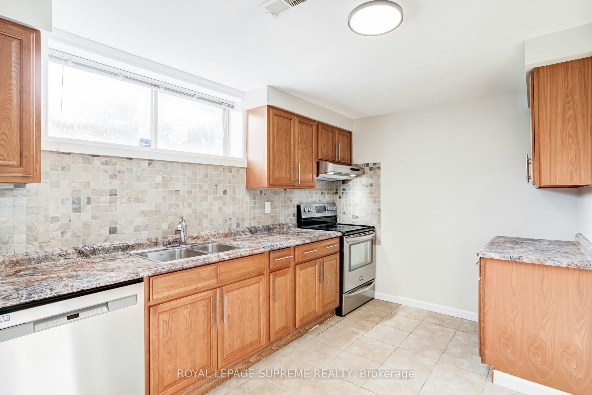 Bsmt-5 Paramount Court, Toronto, ON, M6M 2L3 - 9