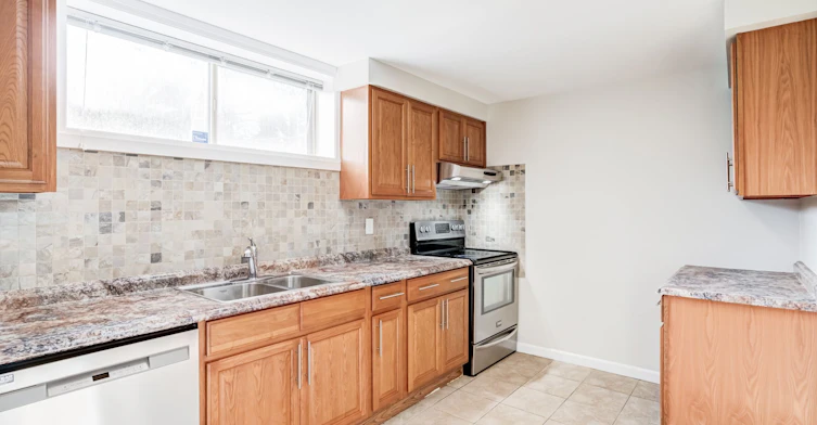 Bsmt-5 Paramount Court, Toronto, ON, M6M 2L3 - 9