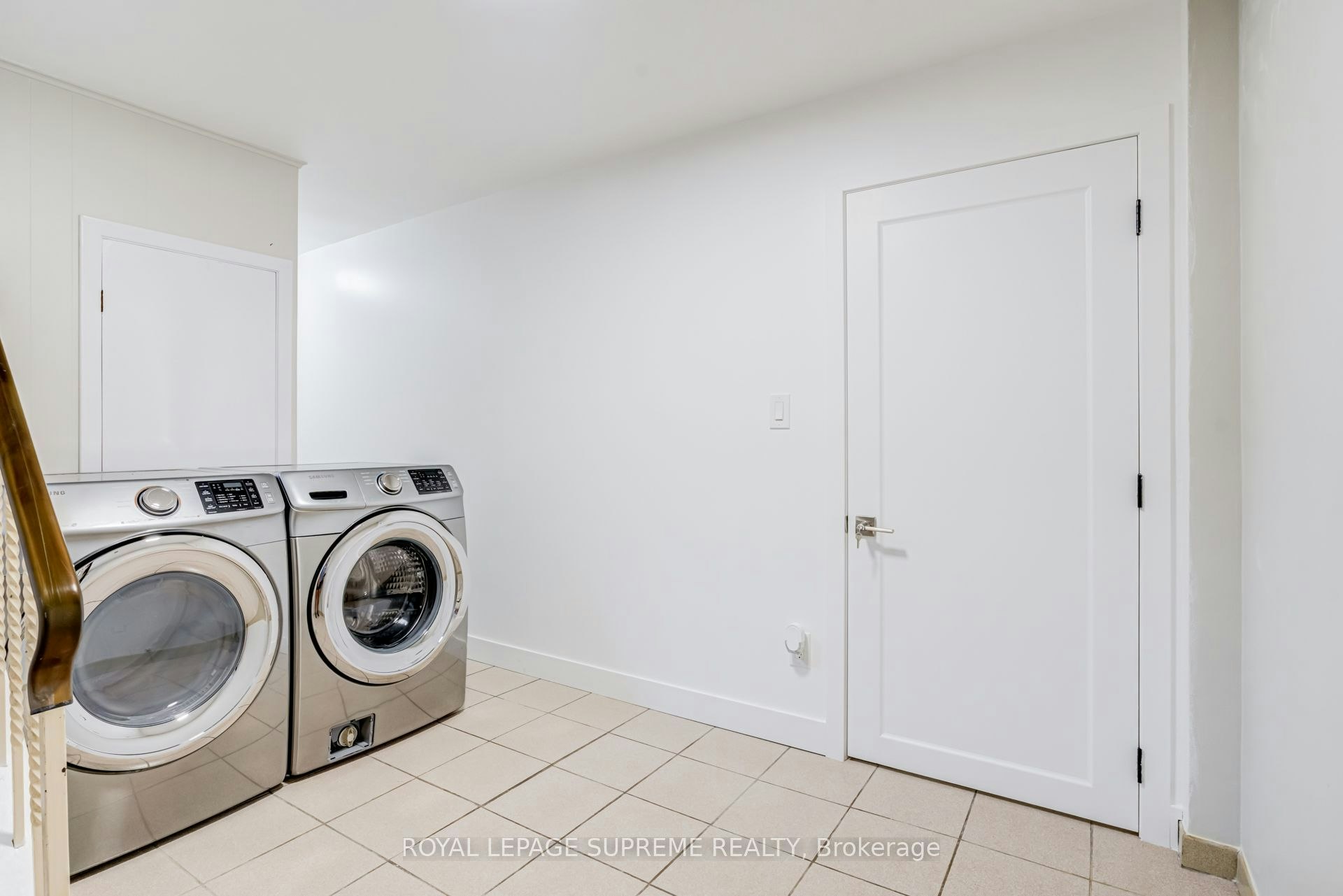 Bsmt-5 Paramount Court, Toronto, ON, M6M 2L3 - 5