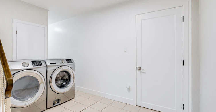 Bsmt-5 Paramount Court, Toronto, ON, M6M 2L3 - 5