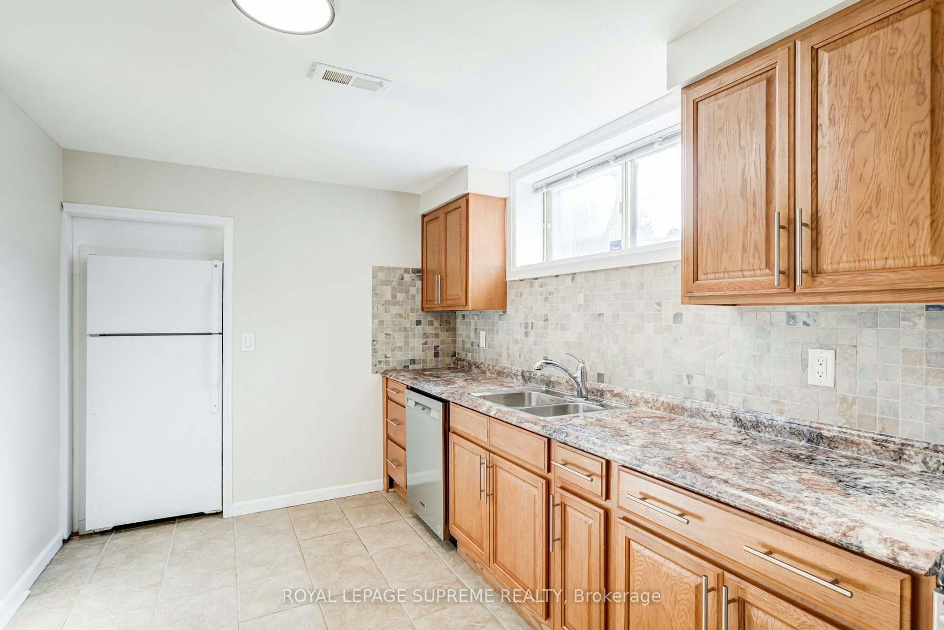 Bsmt-5 Paramount Court, Toronto, ON, M6M 2L3 - 11